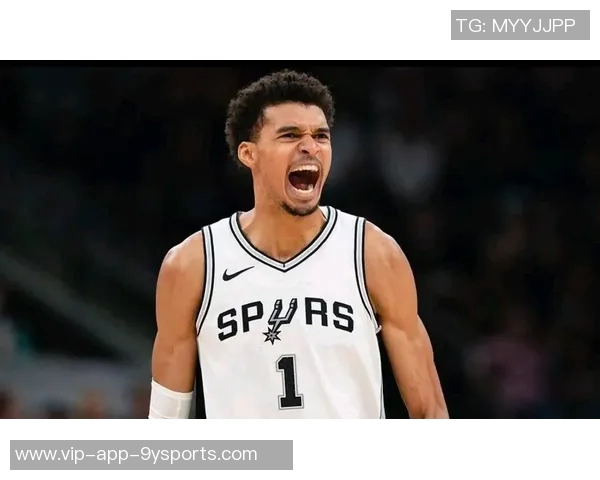 维金斯突破禁区高打板文班亚马展现超凡身高送出精彩钉板大帽