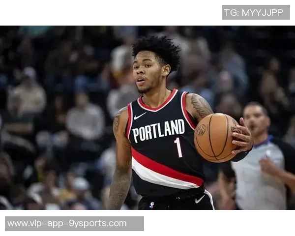 媒体人分析绿军西蒙斯表现引发争议是继续培养还是寻求内线替代