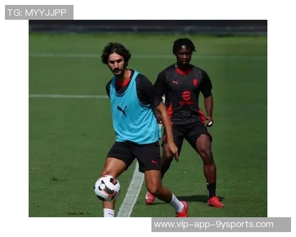 米兰老板四周后重返米兰内洛亲临训练场与高管共进午餐